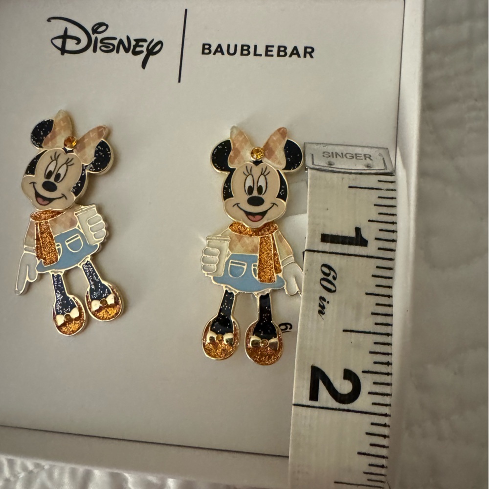 Minnie Mouse w/ her pumpkin spice latte earrings 🎃see pic for all the details!